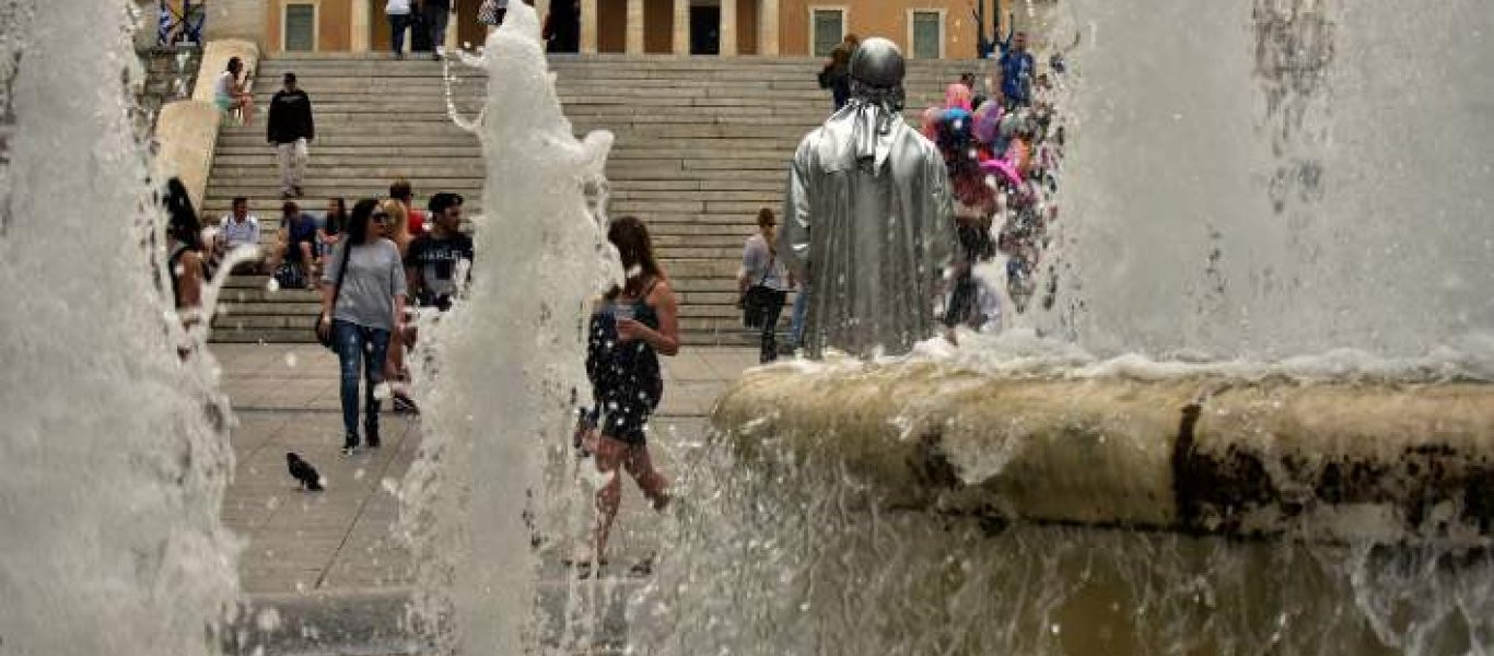 «Καίγεται» η Αθήνα: Αφόρητη ζέστη στο κέντρο- Χαμός στις παραλίες! (φωτό)